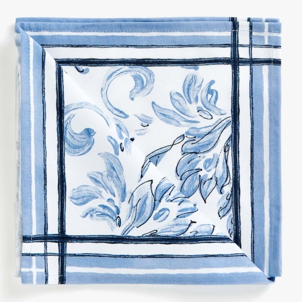 Dining - Blue & white Runner, napkins, goblets - Picture 3 of 3